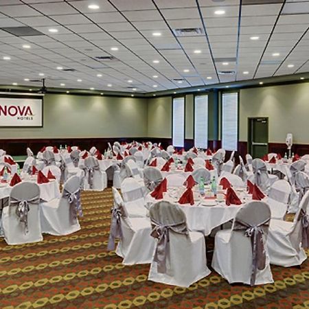 Chateau Nova Hotel Fort Mcmurray Dış mekan fotoğraf
