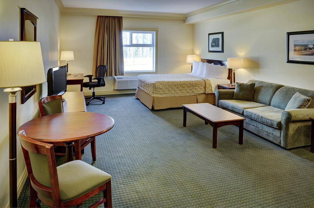 Chateau Nova Hotel Fort Mcmurray Oda fotoğraf
