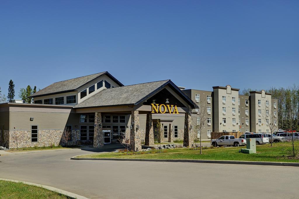 Chateau Nova Hotel Fort Mcmurray Dış mekan fotoğraf
