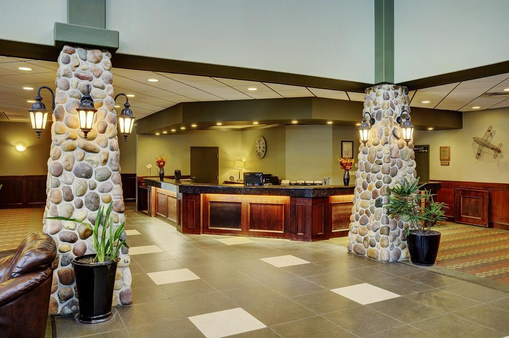 Chateau Nova Hotel Fort Mcmurray Dış mekan fotoğraf