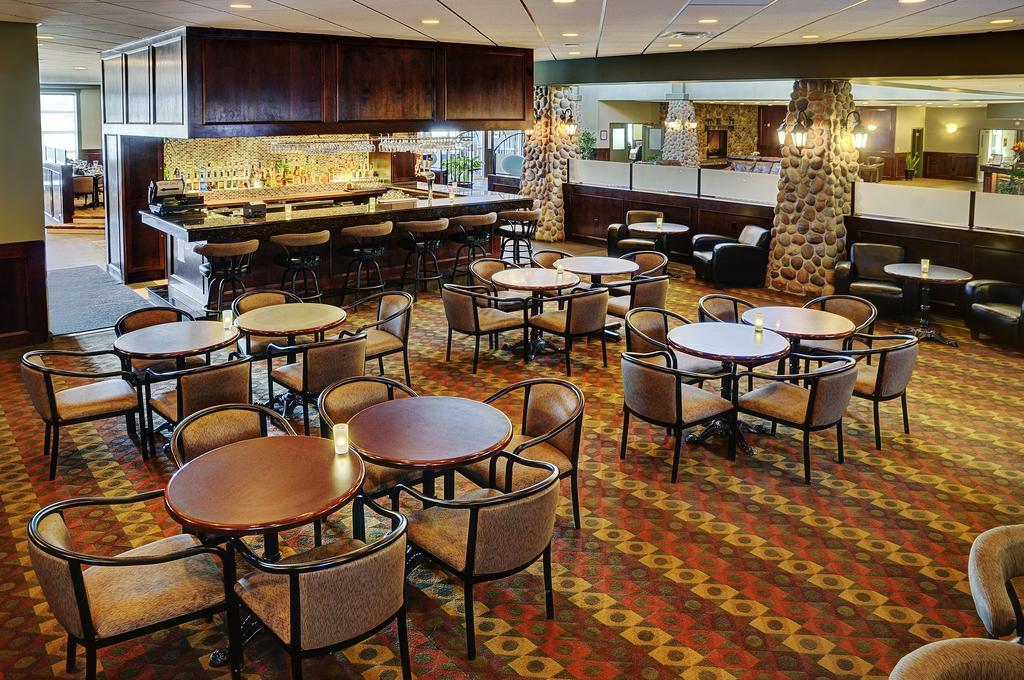 Chateau Nova Hotel Fort Mcmurray Dış mekan fotoğraf