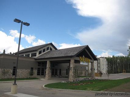 Chateau Nova Hotel Fort Mcmurray Dış mekan fotoğraf