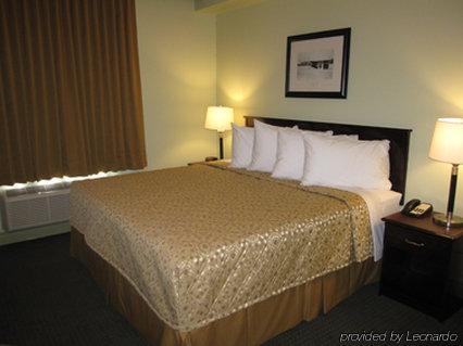 Chateau Nova Hotel Fort Mcmurray Oda fotoğraf